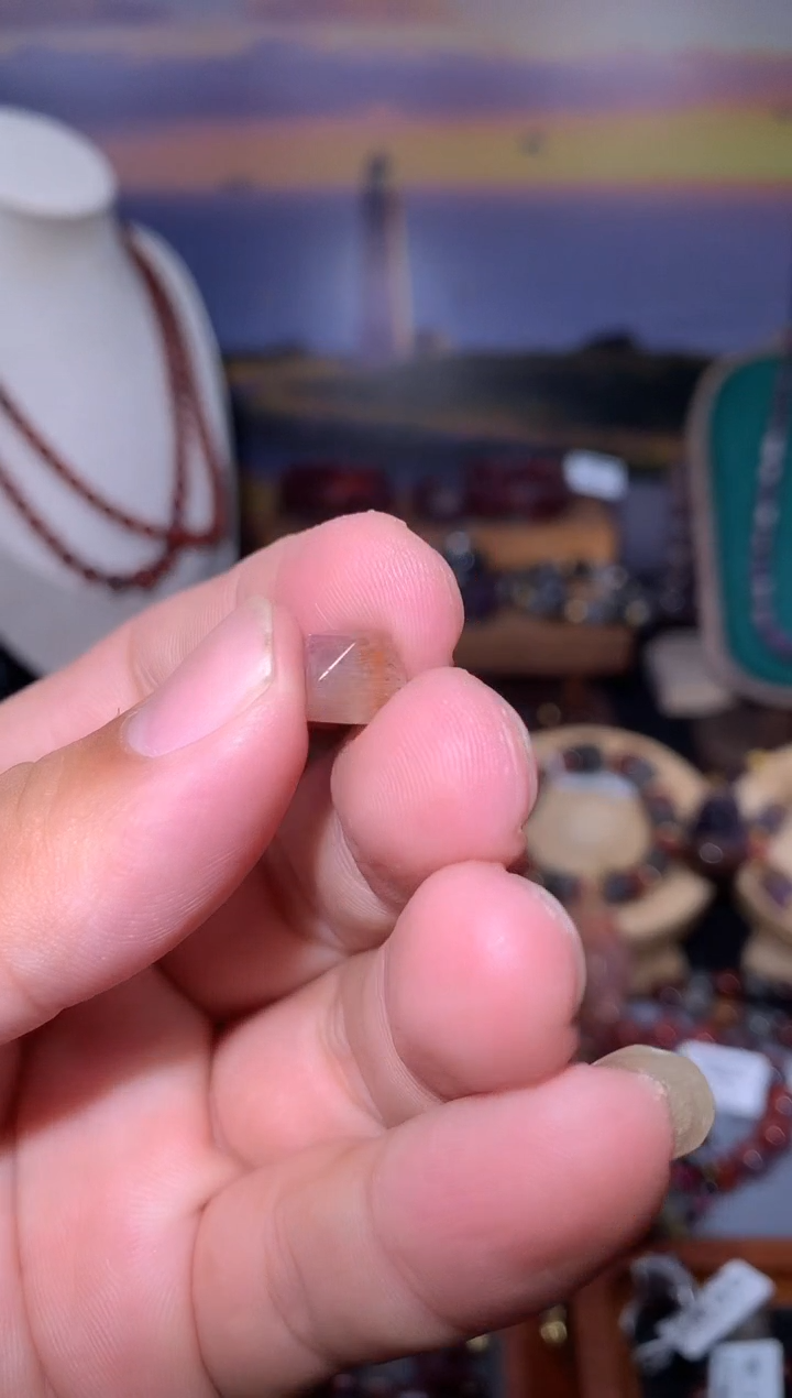 未镶嵌珠宝半成品水晶红腰带棱珠单颗
