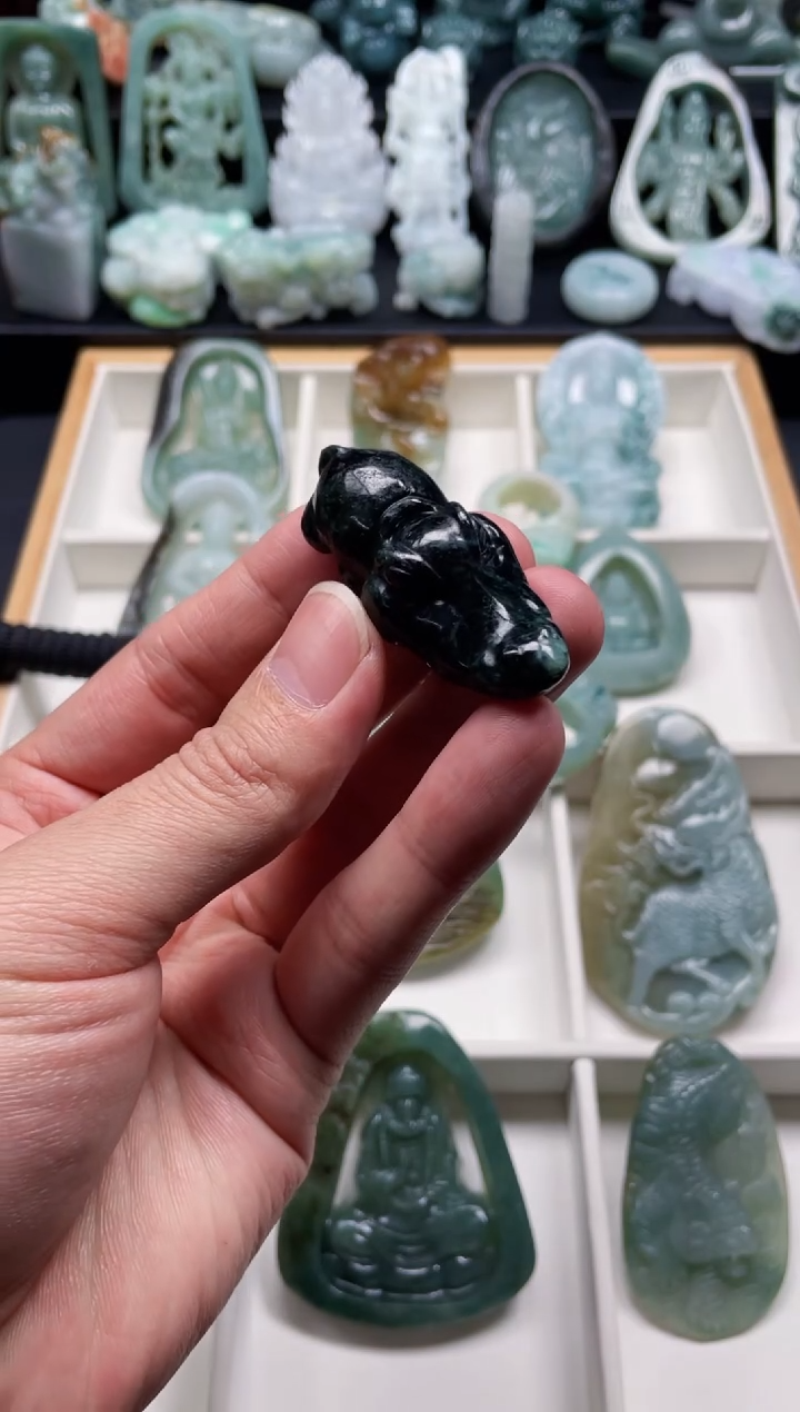 颈饰未镶嵌翡翠9  天然翡翠a货  鳄鱼