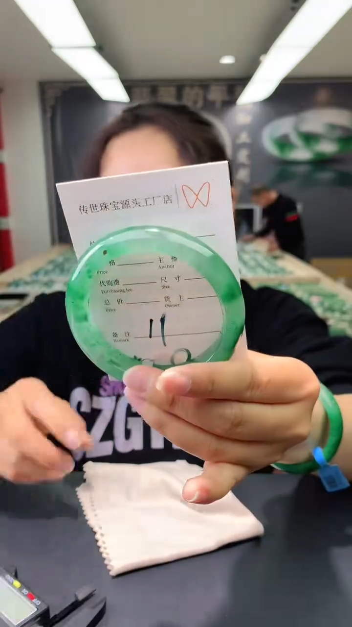 【闪购商品】石英质玉手镯未镶嵌60