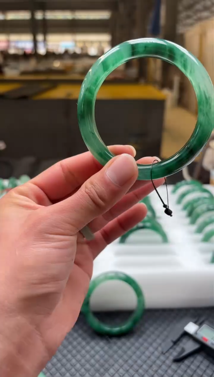 【闪购商品】石英质玉手镯未镶嵌1-天然非洲翠手镯