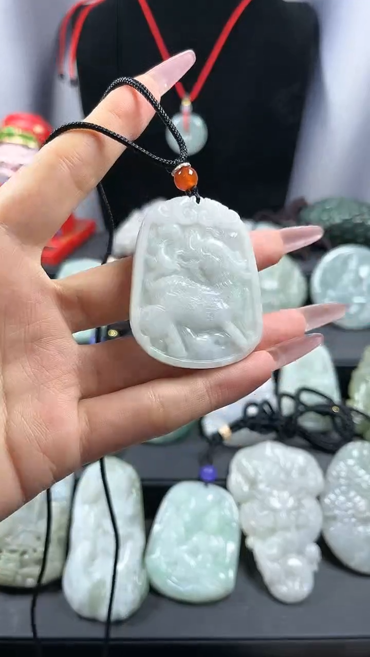 【闪购商品】翡翠颈饰未镶嵌麒麟