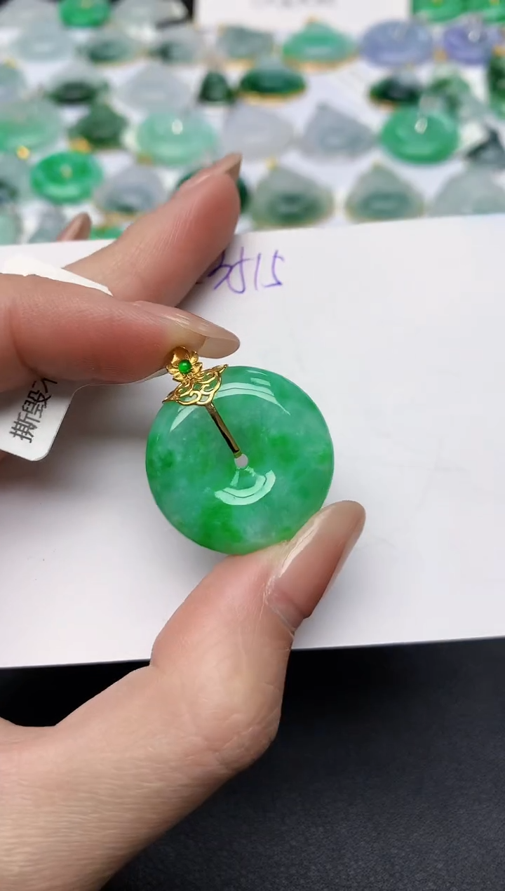 颈饰18K金镶嵌翡翠 天然缅甸A货翡翠百元以上9元证书费自理