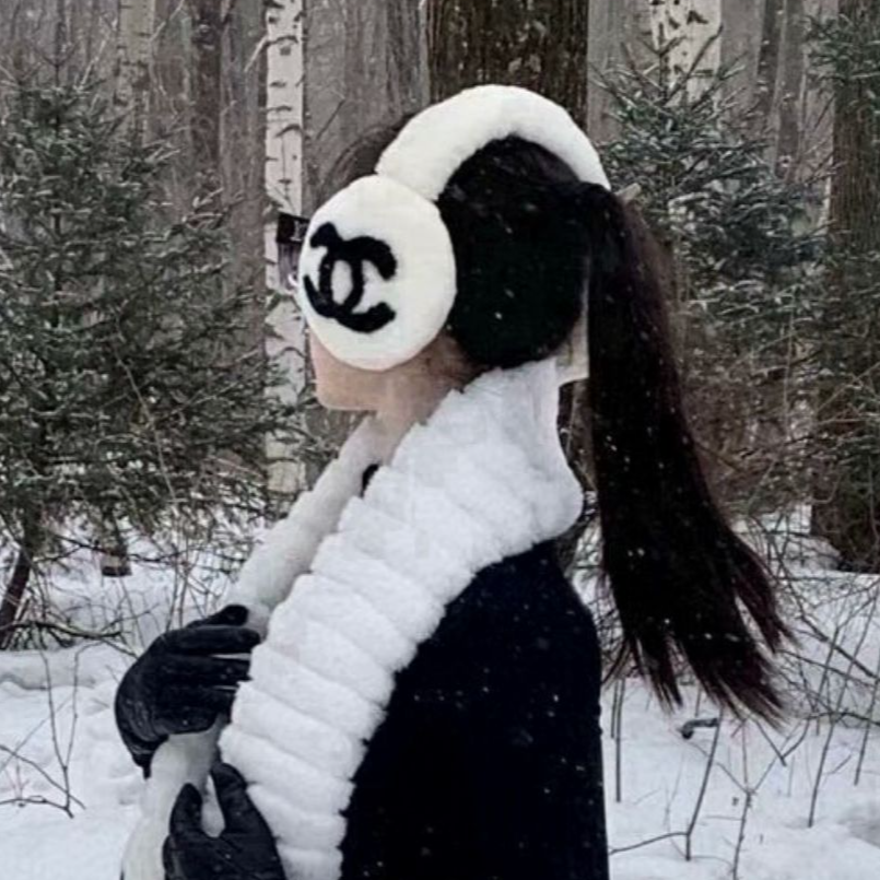 99新 Chanel/香奈儿 19K雪地系列爆款白色拼黑色双C羊毛耳罩