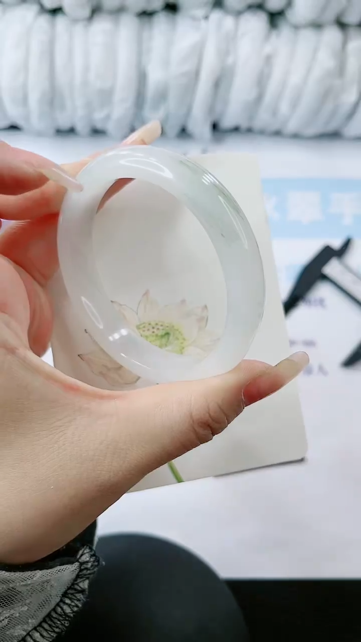 【闪购商品】石英质玉手镯未镶嵌 多样性发货V10