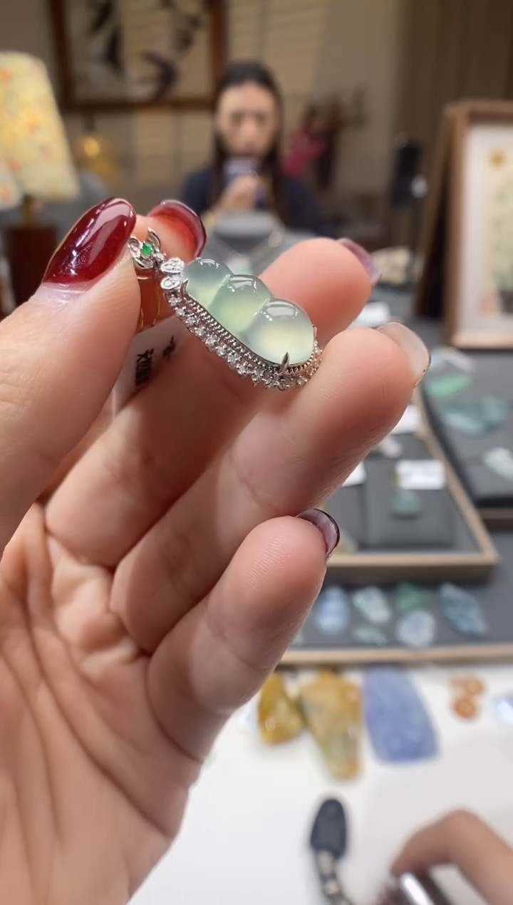 【闪购商品】翡翠颈饰18K金镶嵌豆子