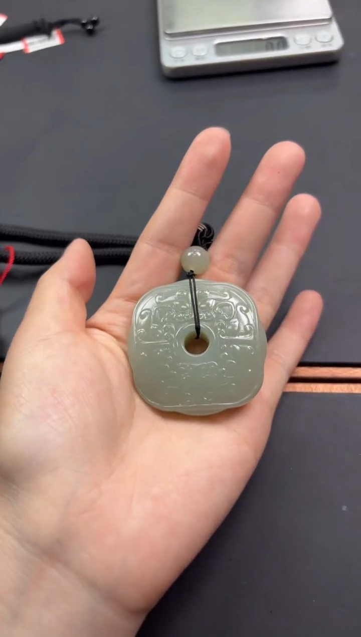 【闪购商品】和田玉把件未镶嵌且末微色差近矿把件