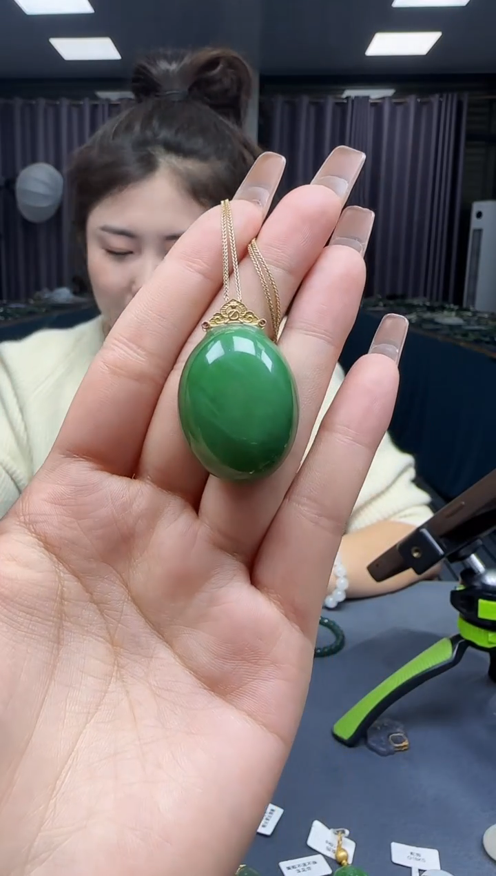 【闪购商品】和田玉挂件18K金镶嵌1