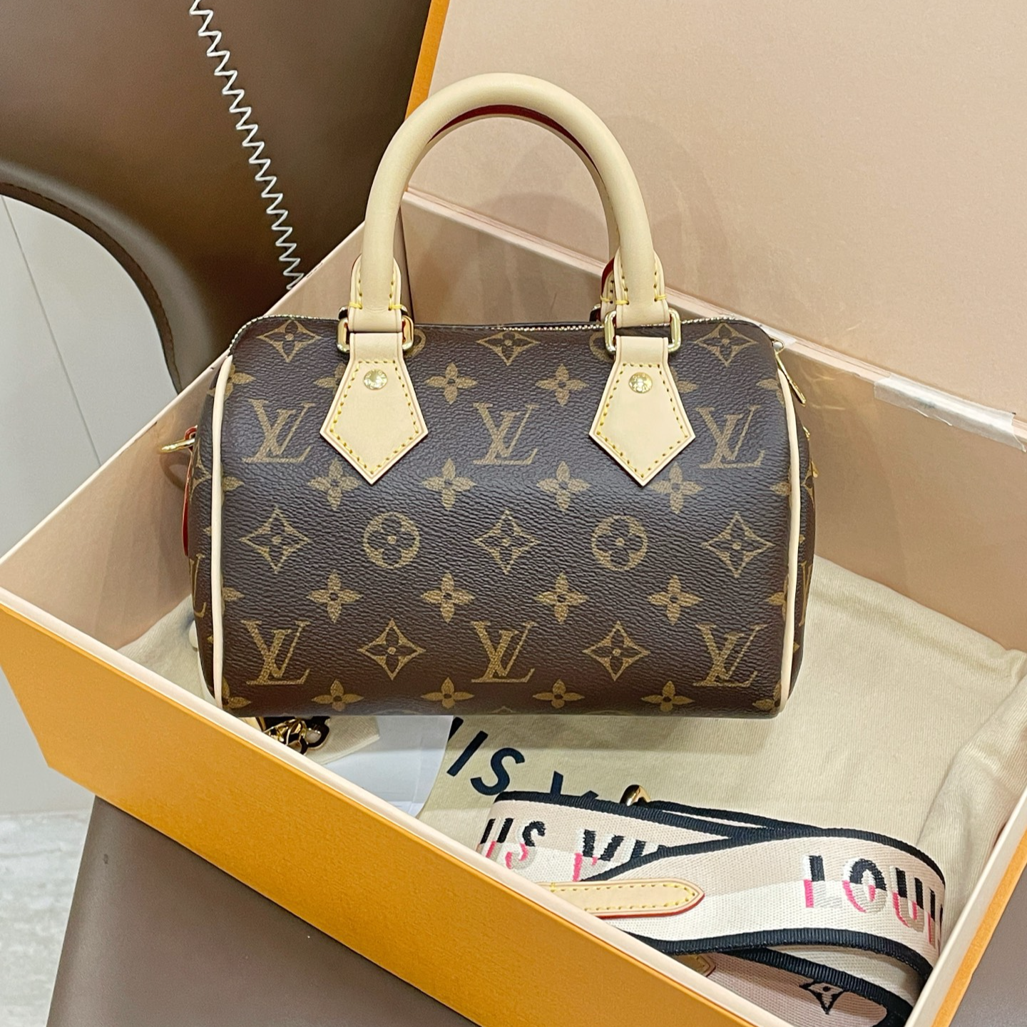 99新 LouisVuitton/路易威登 speedy20老花枕头包