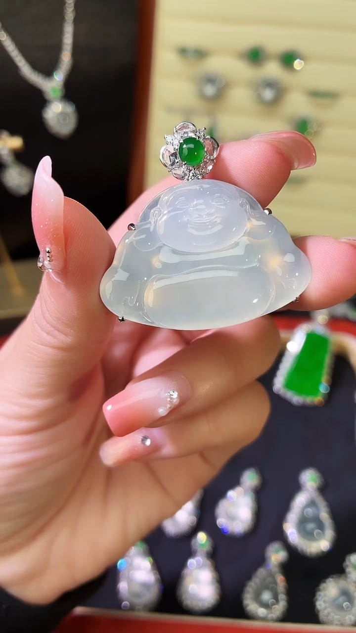 颈饰18K金镶嵌翡翠佛公