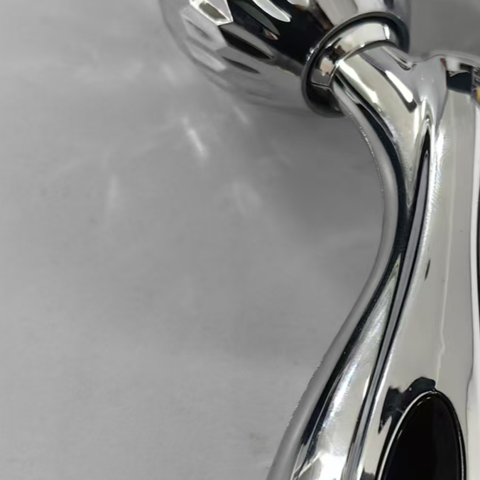 小欧啊~银色按摩包包