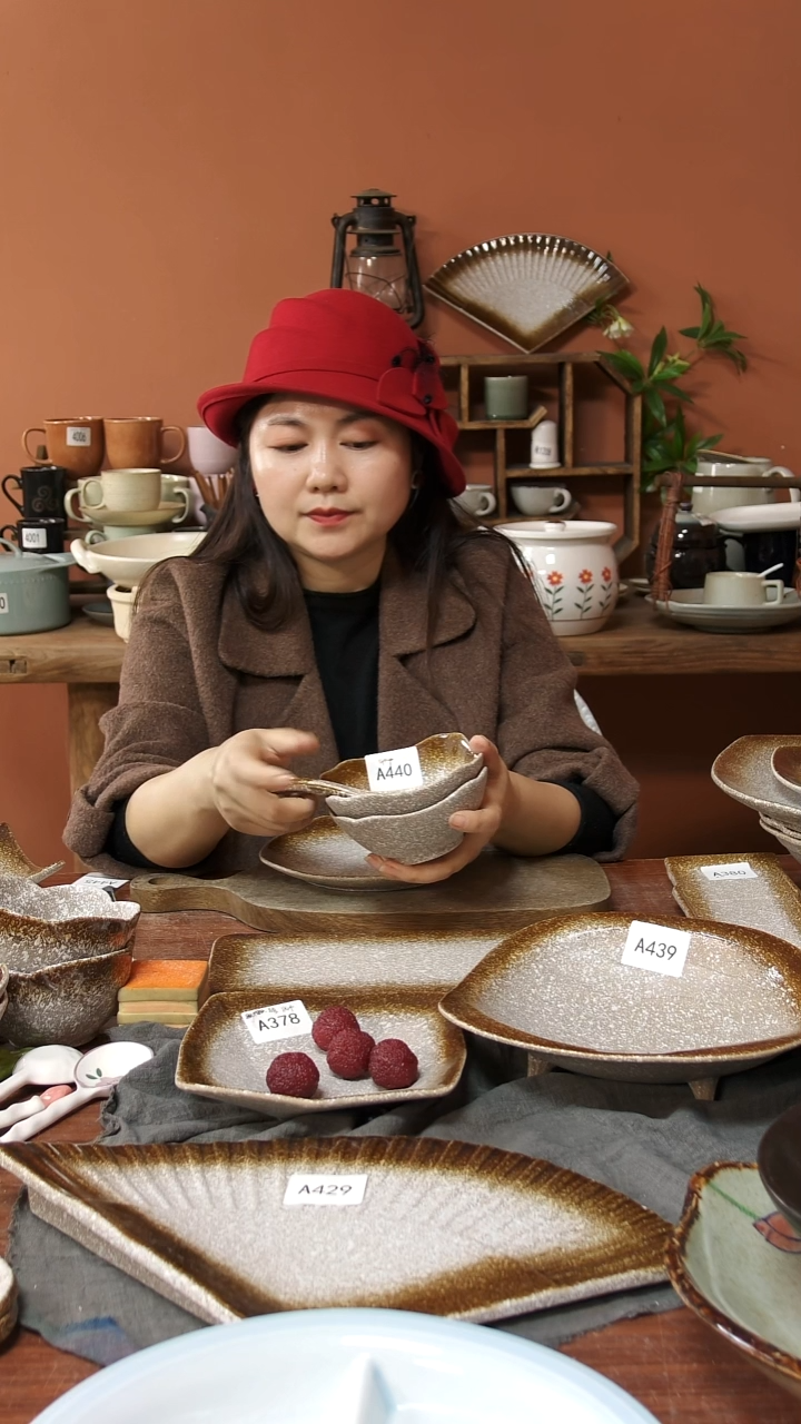 陶瓷A440 四个陶瓷粗陶两碗两勺可能微瑕