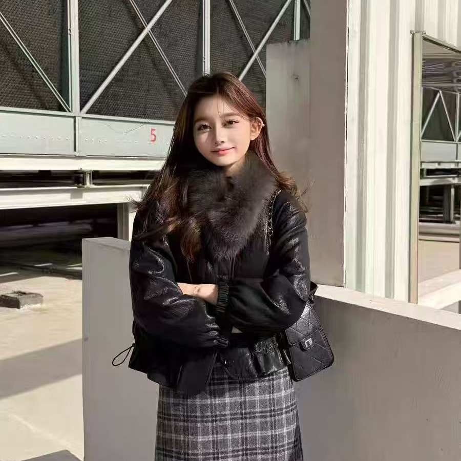 高端欧货2025年冬季新款毛毛围脖圆领皮衣