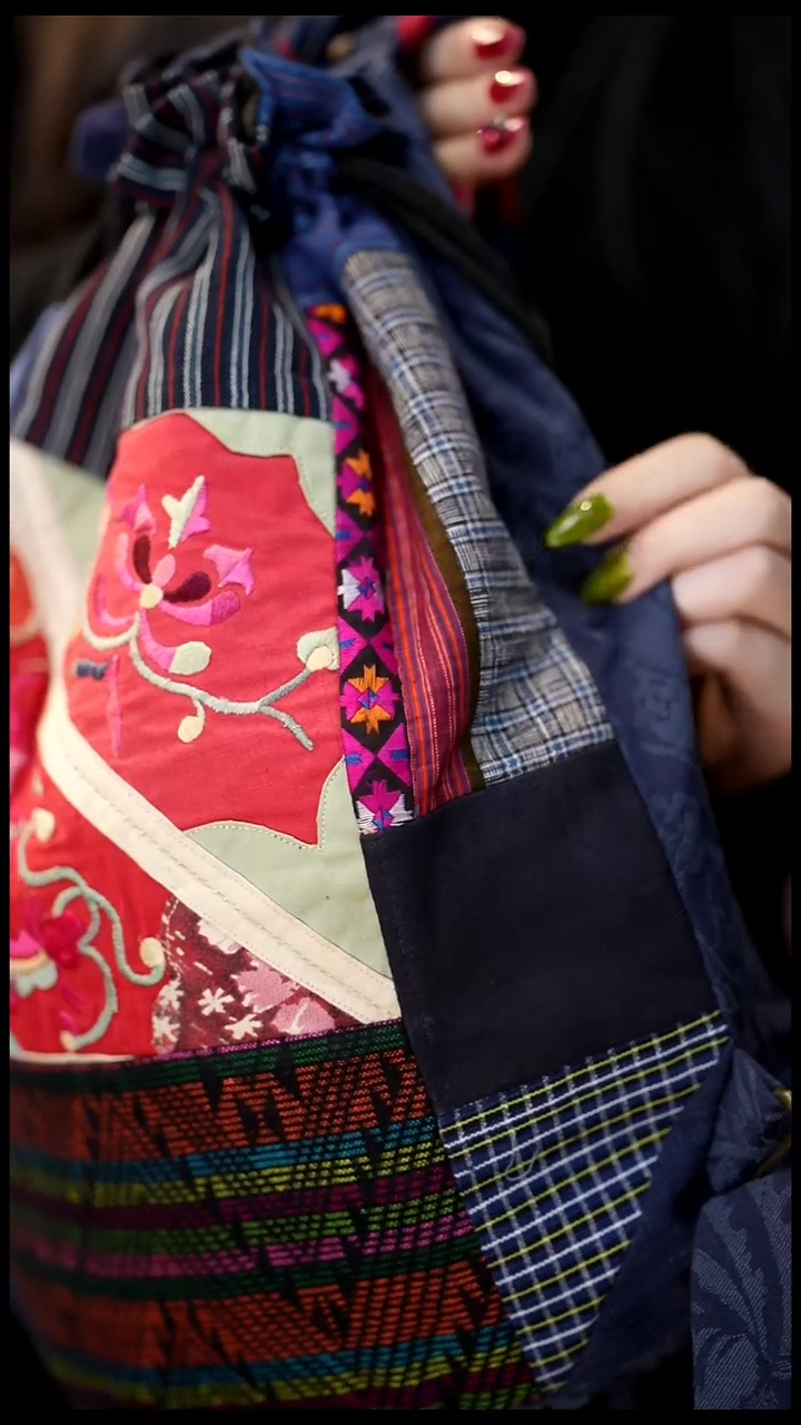 刺绣私人定制苗族手工包Z9138