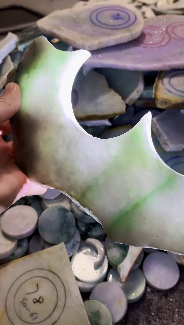 【闪购商品】翡翠颈饰未镶嵌A货吴平523