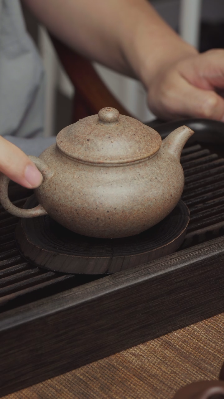 【闪购商品】紫砂茶壶本绿柴烧-扁莲子-200CC