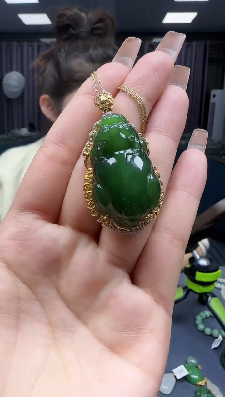 【闪购商品】和田玉挂件18K金镶嵌1