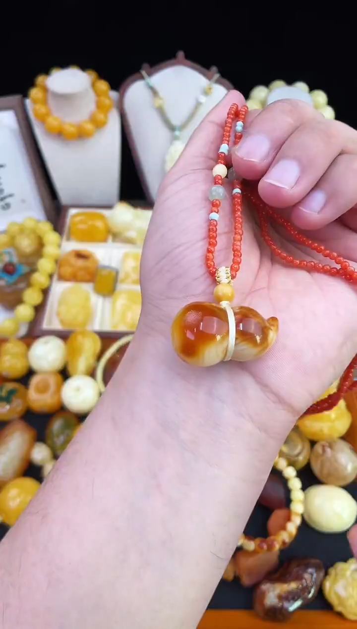 琥珀未镶嵌珠宝奇石小*子柒月