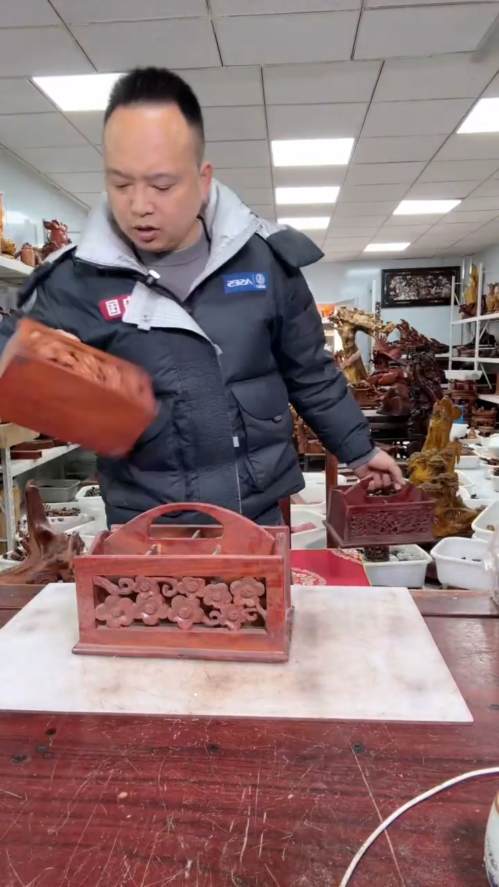 【闪购商品】花梨木类木雕工艺品8888888