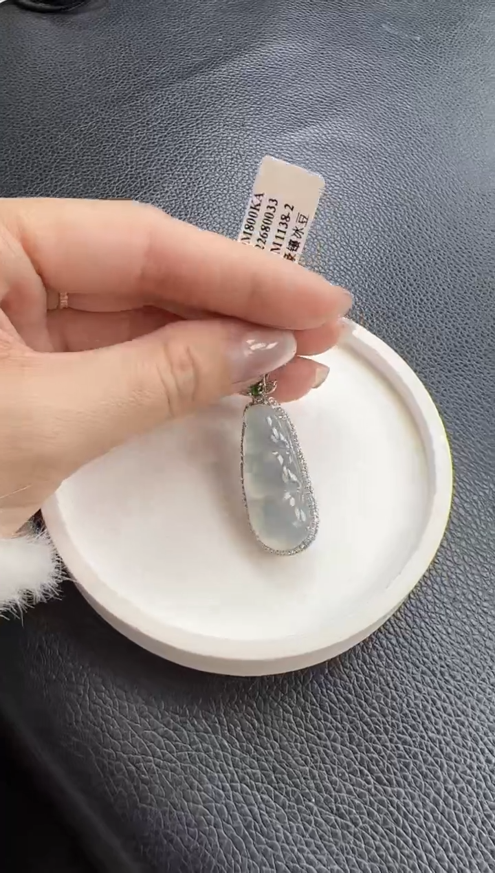 【闪购商品】翡翠颈饰18K金镶嵌福豆