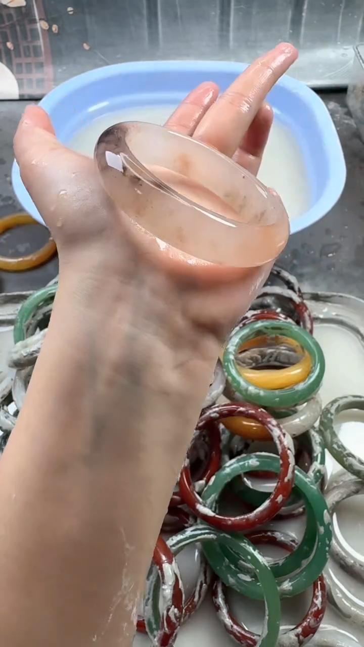 【闪购商品】石英质玉手镯未镶嵌63