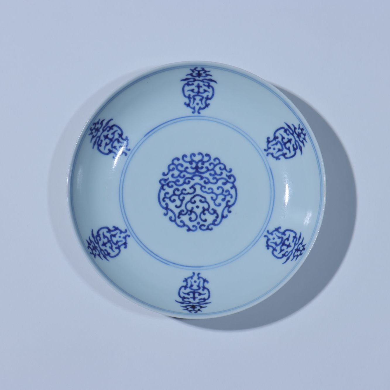 Lot.048 136 清道光 青花忍冬纹盘 D:15.4cm