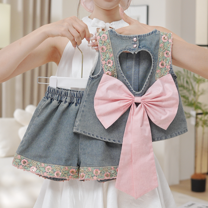 2025夏季新款女童洋气牛仔爱心粉色蝴蝶结上衣短裤两件套SA30406