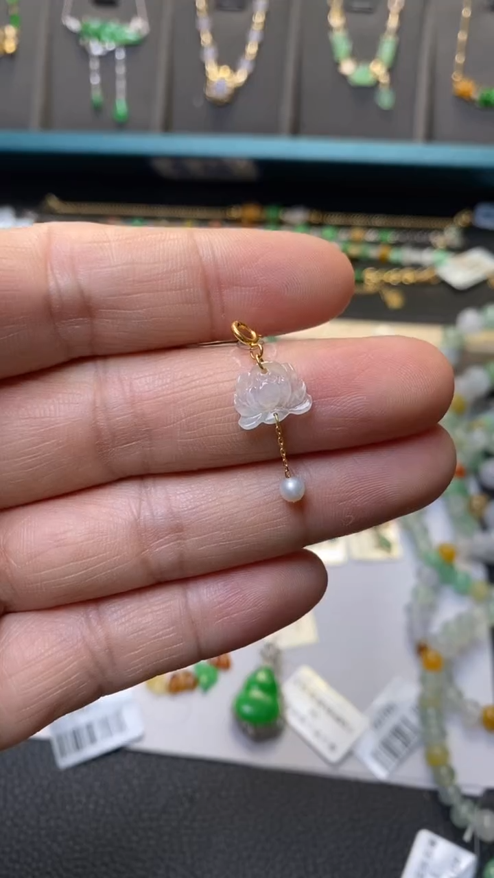 颈饰18K金镶嵌翡翠40396