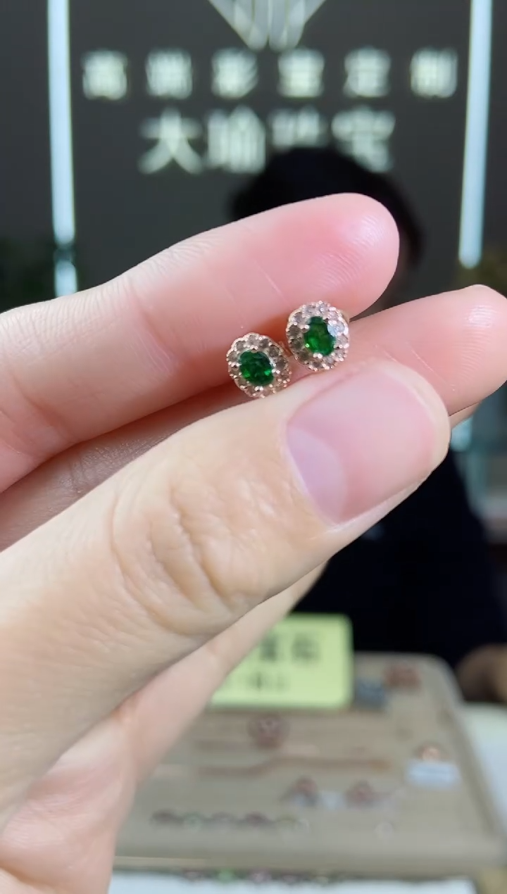 【闪购商品】石榴石（沙弗莱）耳饰银S925镶嵌耳饰