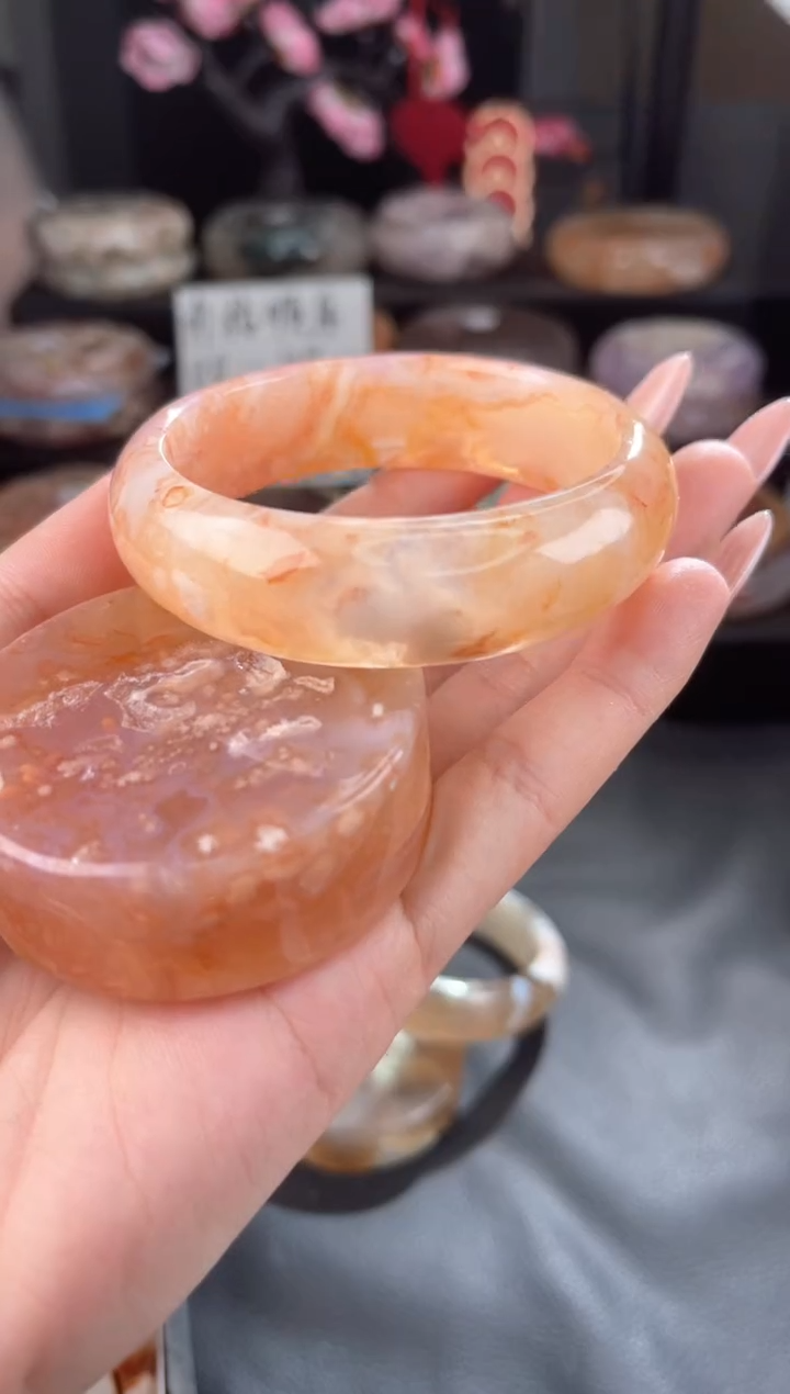 【闪购商品】石英质玉手镯未镶嵌56
