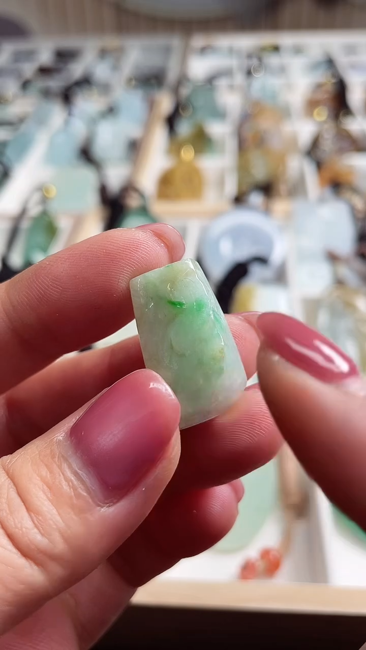 【闪购商品】翡翠颈饰未镶嵌1111111111