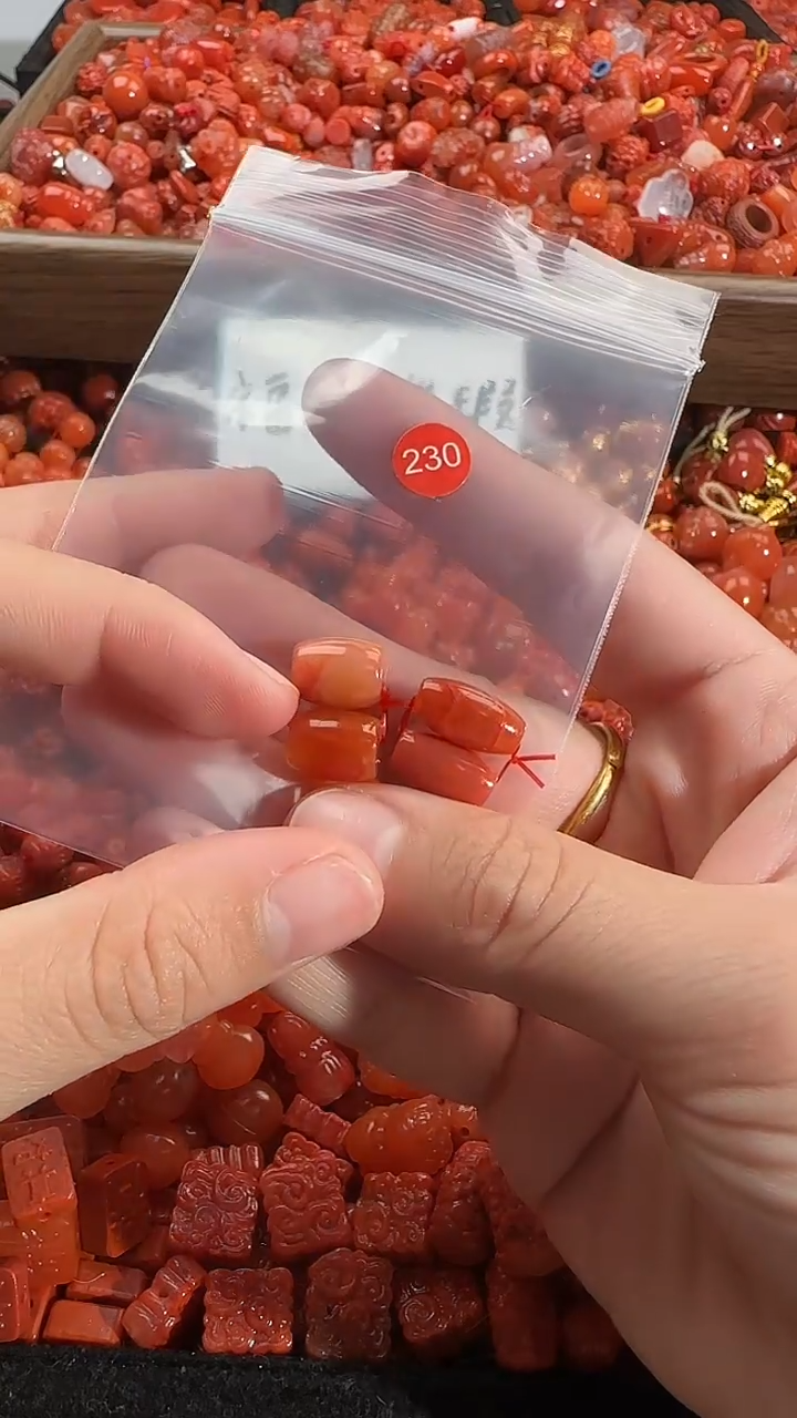 颈饰未镶嵌南红玛瑙1