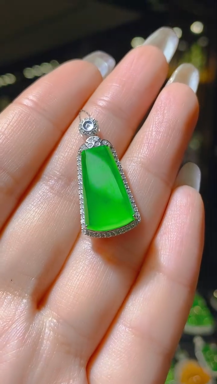 【闪购商品】翡翠吊坠(赠链)18K金镶嵌103（多样性发货）