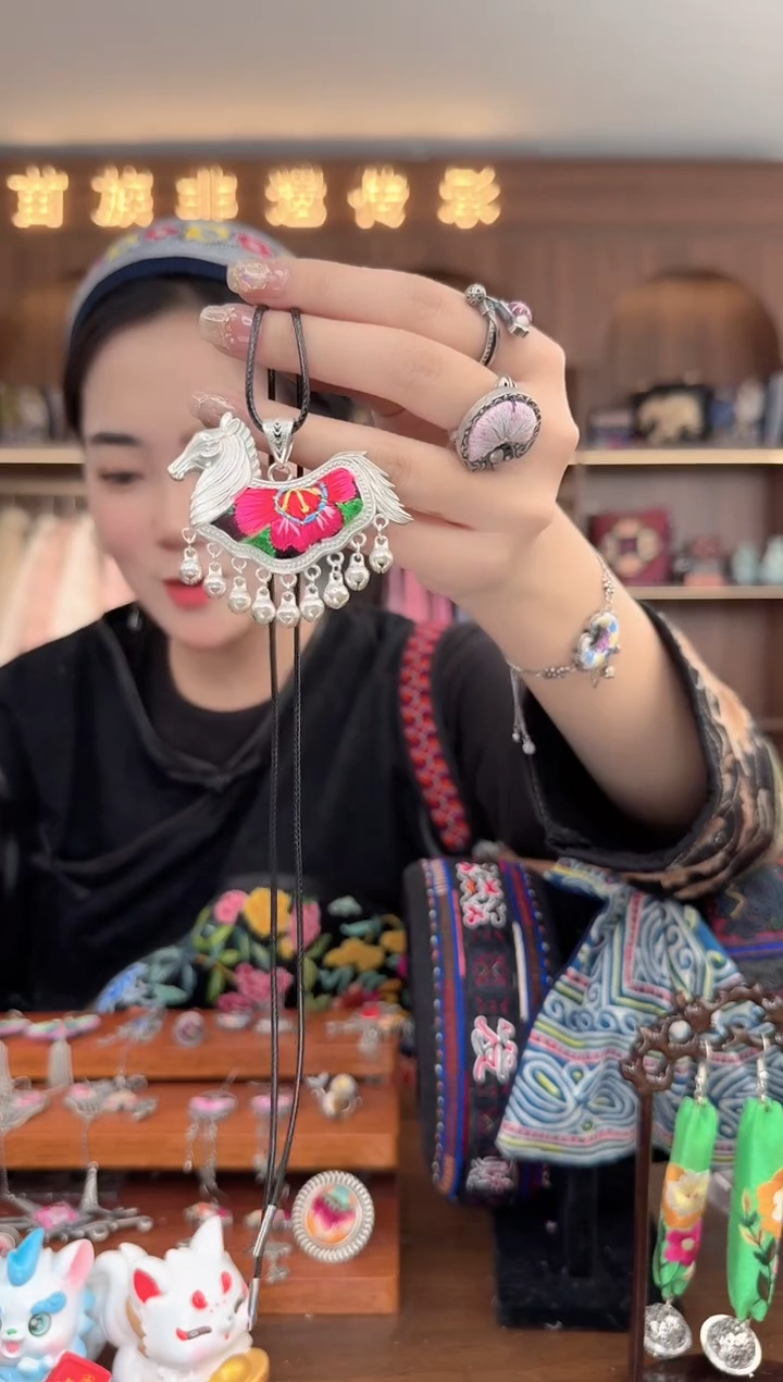 【闪购商品】织绣扶光苗绣传承69