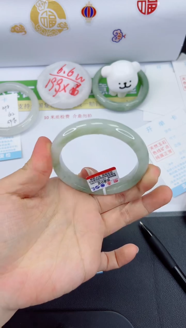 【闪购商品】石英质玉手镯未镶嵌399-58.4