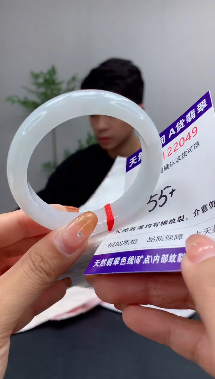 未镶嵌手镯翡翠有纹，完美者勿拍