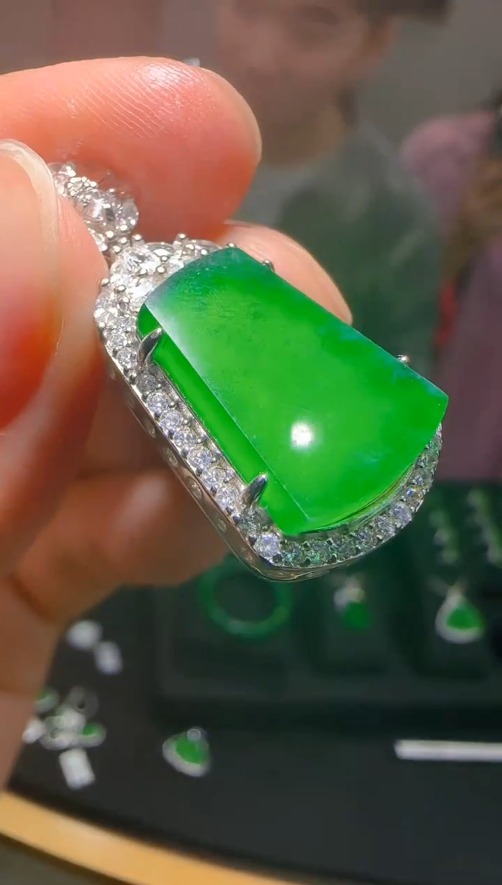 【闪购商品】翡翠吊坠(不含链)银S925镶嵌天然翡翠A货多样性发一件