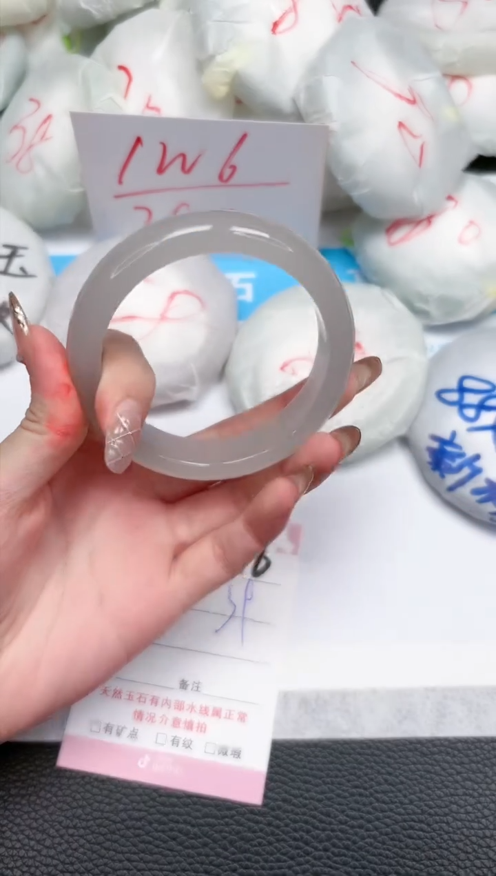 【闪购商品】石英质玉手镯未镶嵌216-58.4