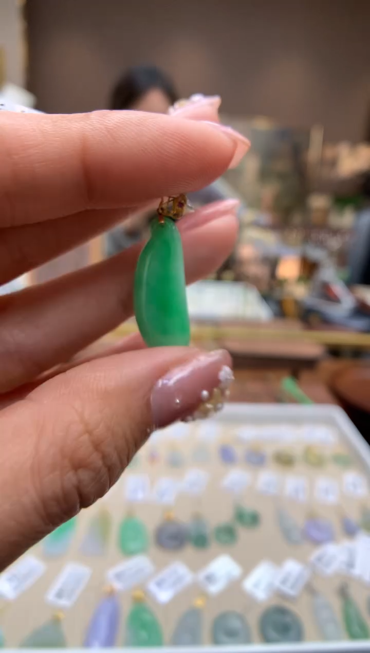 【闪购商品】翡翠颈饰18K金镶嵌福瓜