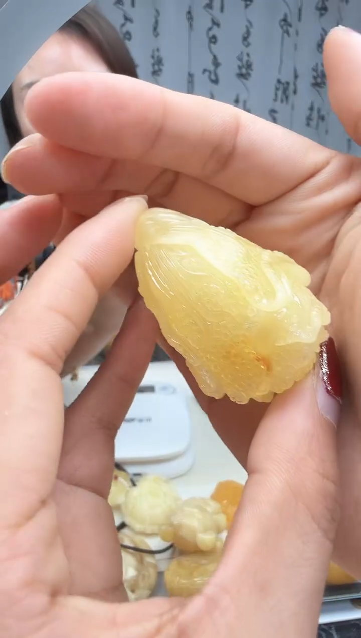 【闪购商品】琥珀裸石未镶嵌挂坠