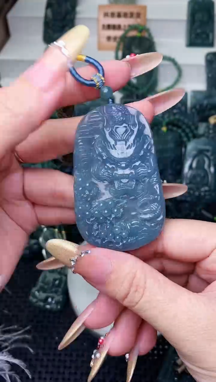 颈饰未镶嵌翡翠 