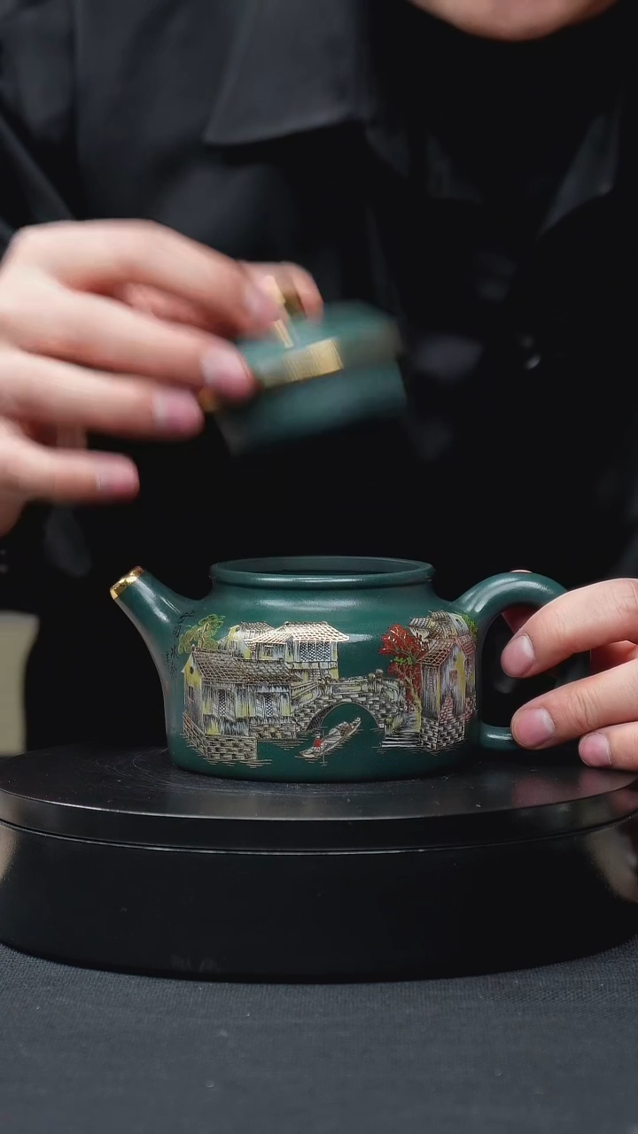 紫砂茶壶苏门答腊青贴绘德钟