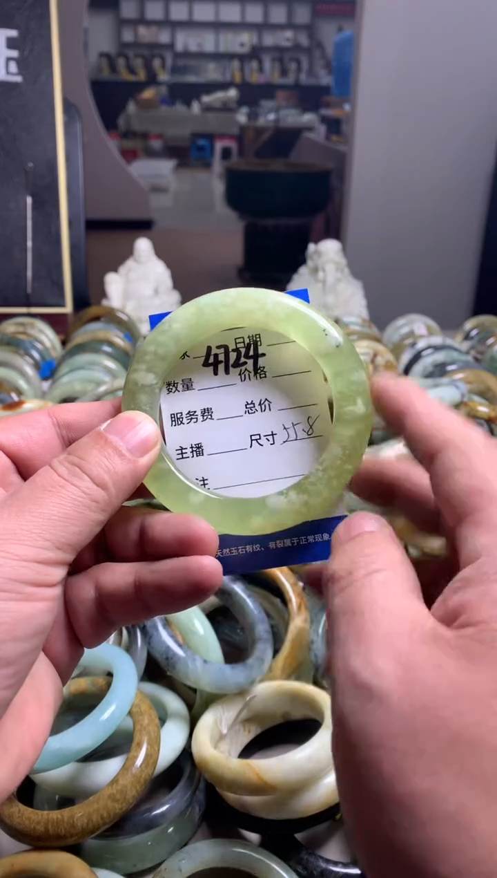 【闪购商品】蛇纹石玉手镯未镶嵌4724