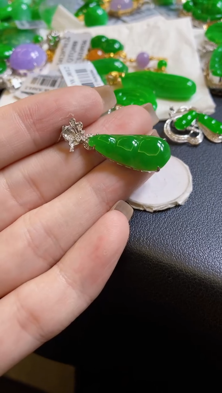 【闪购商品】定制翡翠18K金镶嵌豆