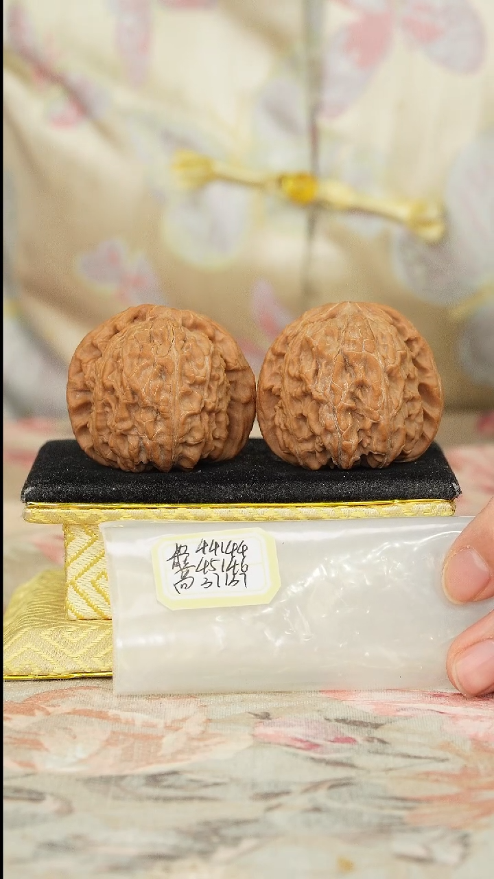 【闪购商品】文玩核桃把件白狮子