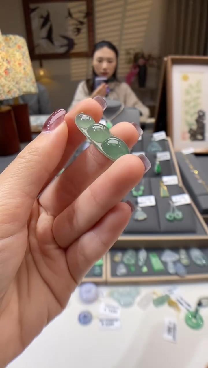 【闪购商品】翡翠颈饰未镶嵌豆子