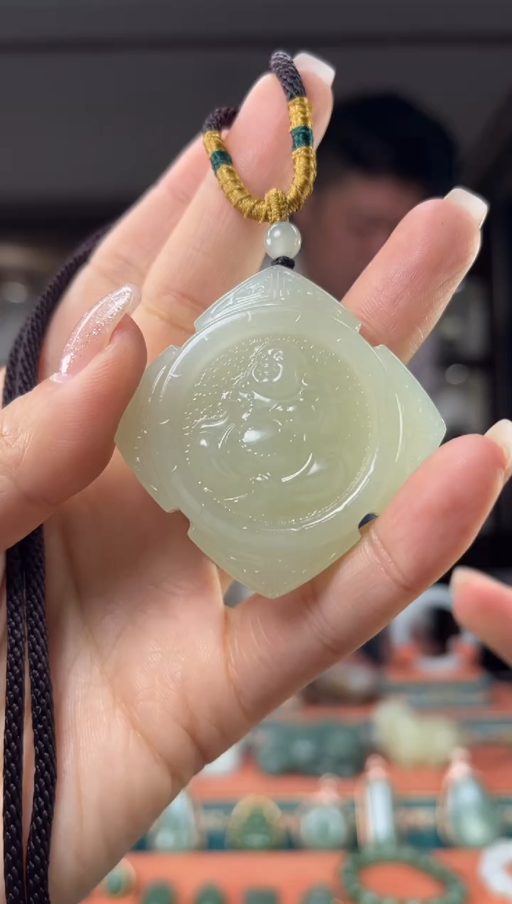 颈饰未镶嵌和田玉佩佩