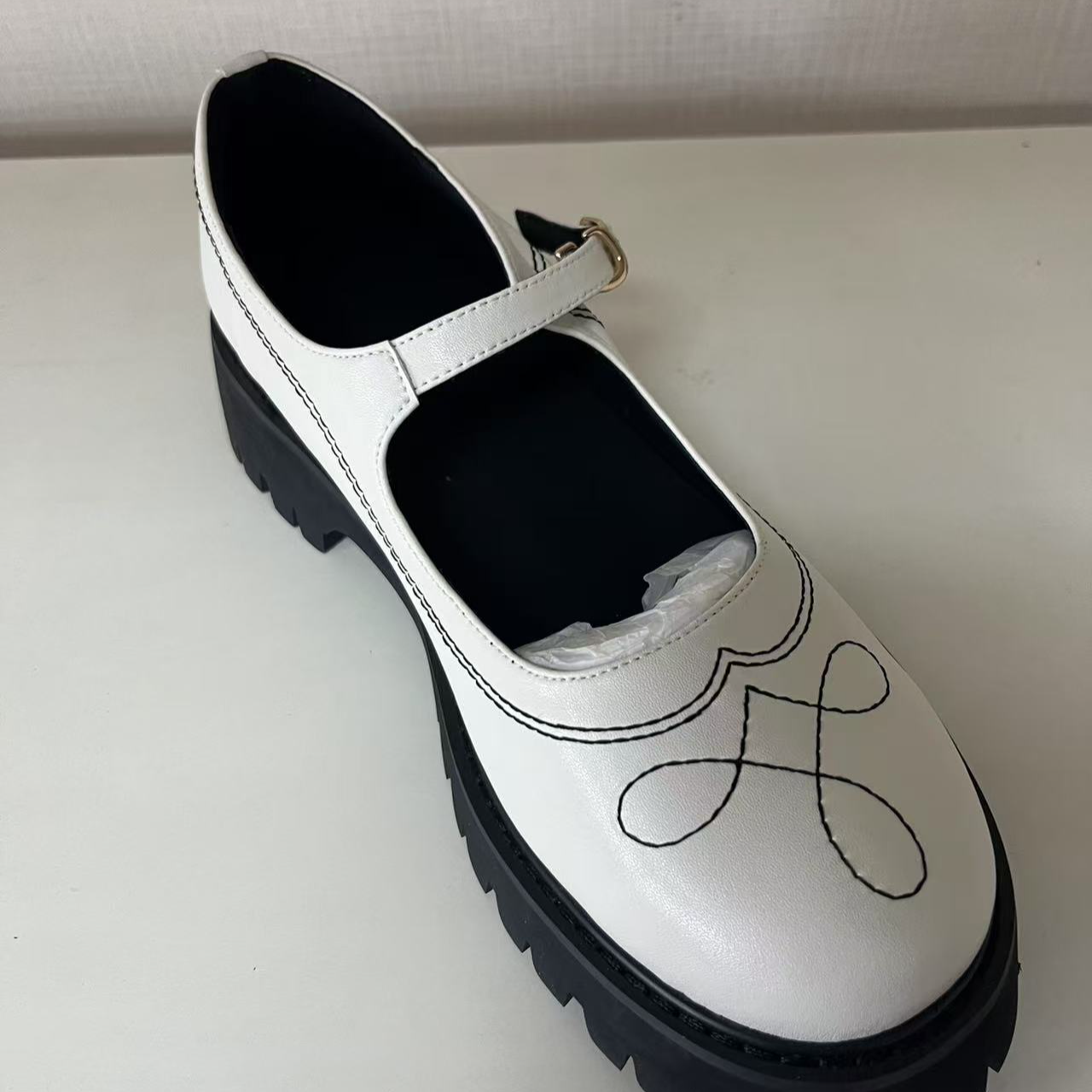 715白色一字带刺绣玛丽珍