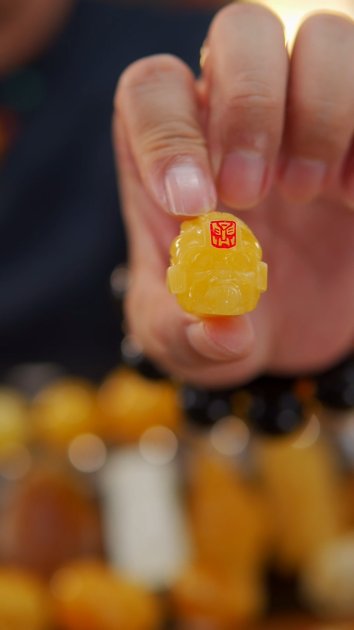 【闪购商品】琥珀裸石未镶嵌7.86焦皮料大黄蜂