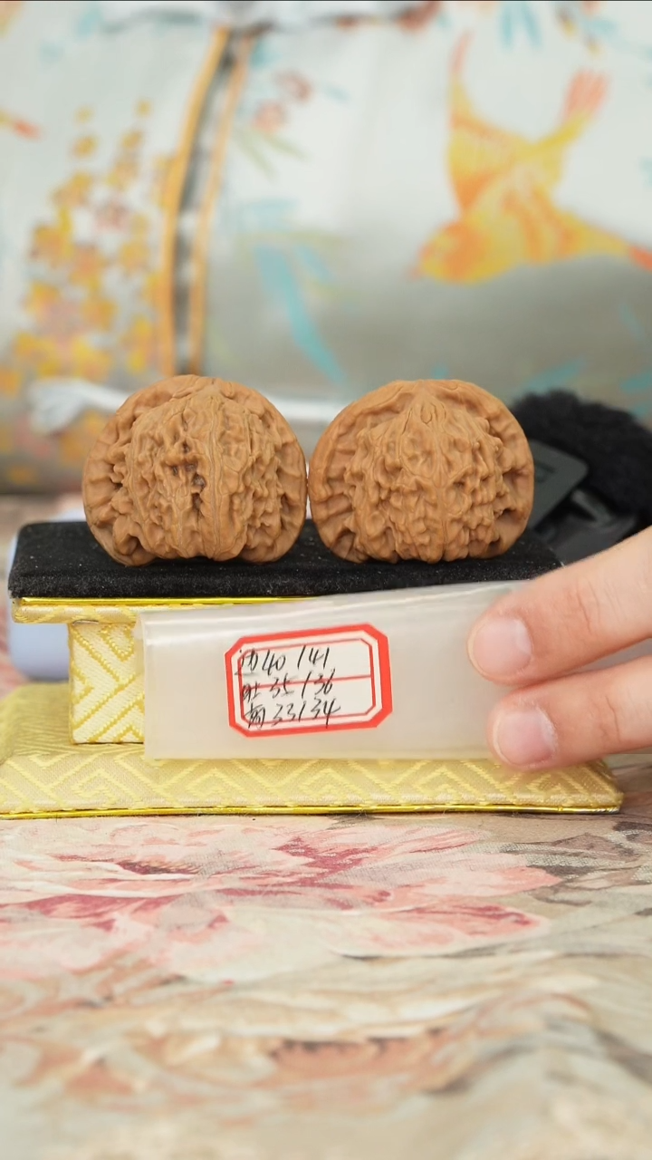 【闪购商品】文玩核桃把件白狮子