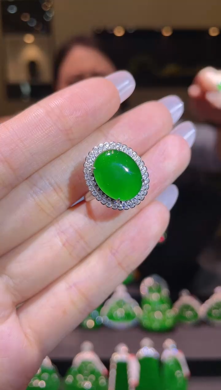 【闪购商品】翡翠吊坠(不含链)18K金镶嵌A23